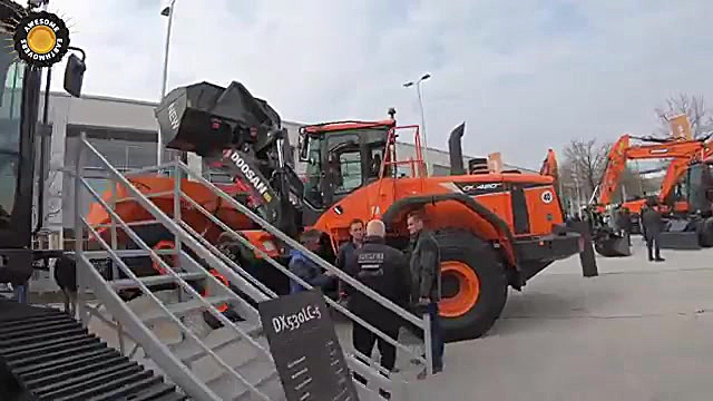 بولدوزر بیل میکانیکی لودر جالب...