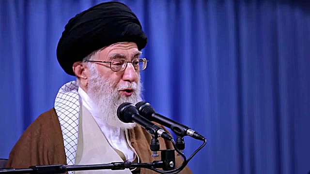 آمریکا، نوکر و سرسپرده میخواهد