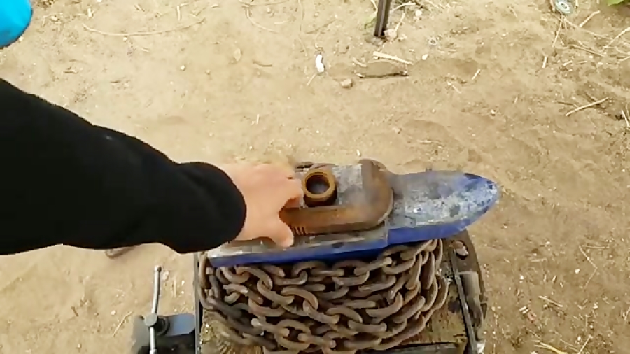 Forging a Knife From A Pipe Wr...