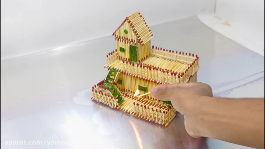 ساختن خانه با چوب کبریت و اتش...