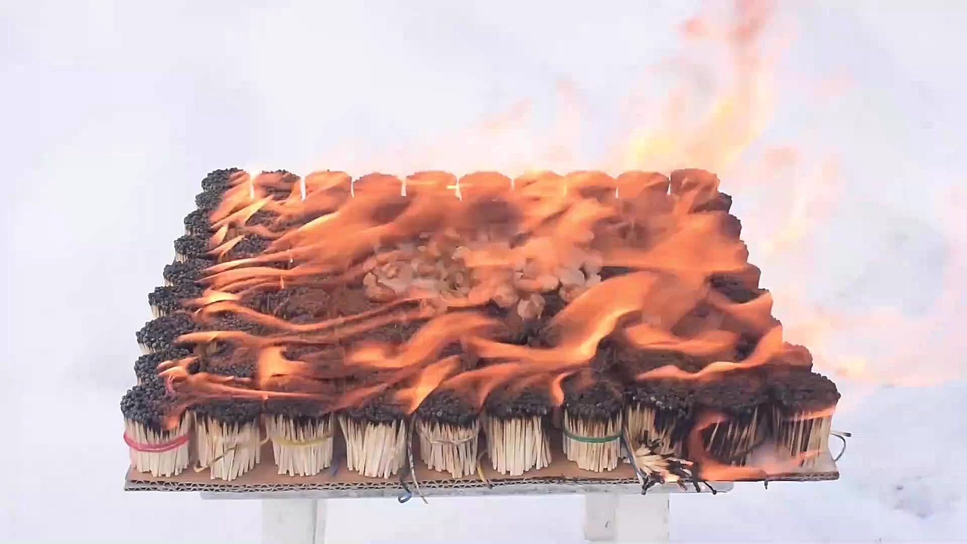 آتش زدن هزاران چوب کبریت | (اس...