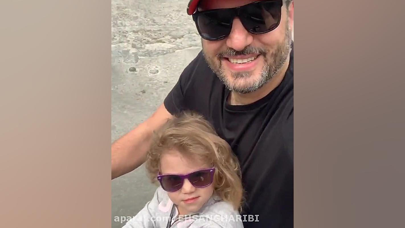 سام درخشانی در حال دوچرخه سوار...