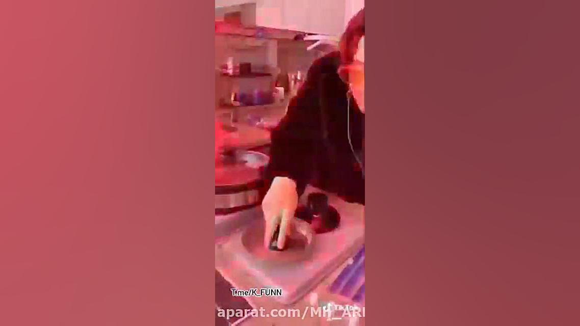 یکی فندوم رو از برق بکشههههههه...