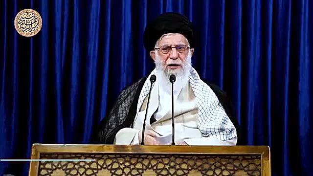 مقام معظم رهبری؛ در مبارزه با...