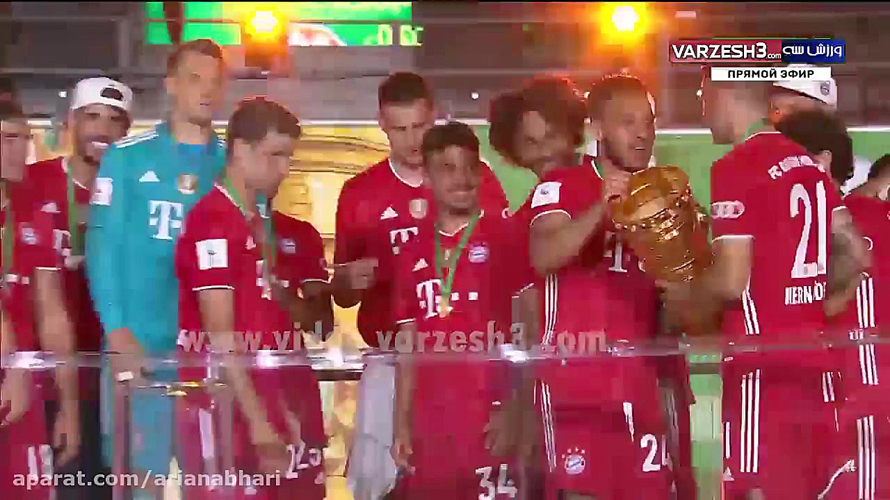 جشن قهرمانی بازیکنان بایرن مون...