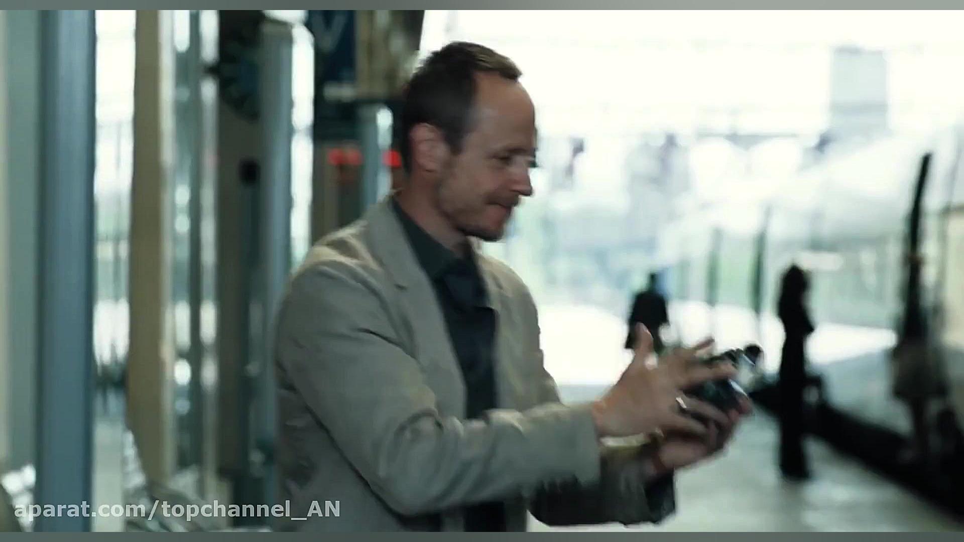 مستربین  خوردن غذای جدید