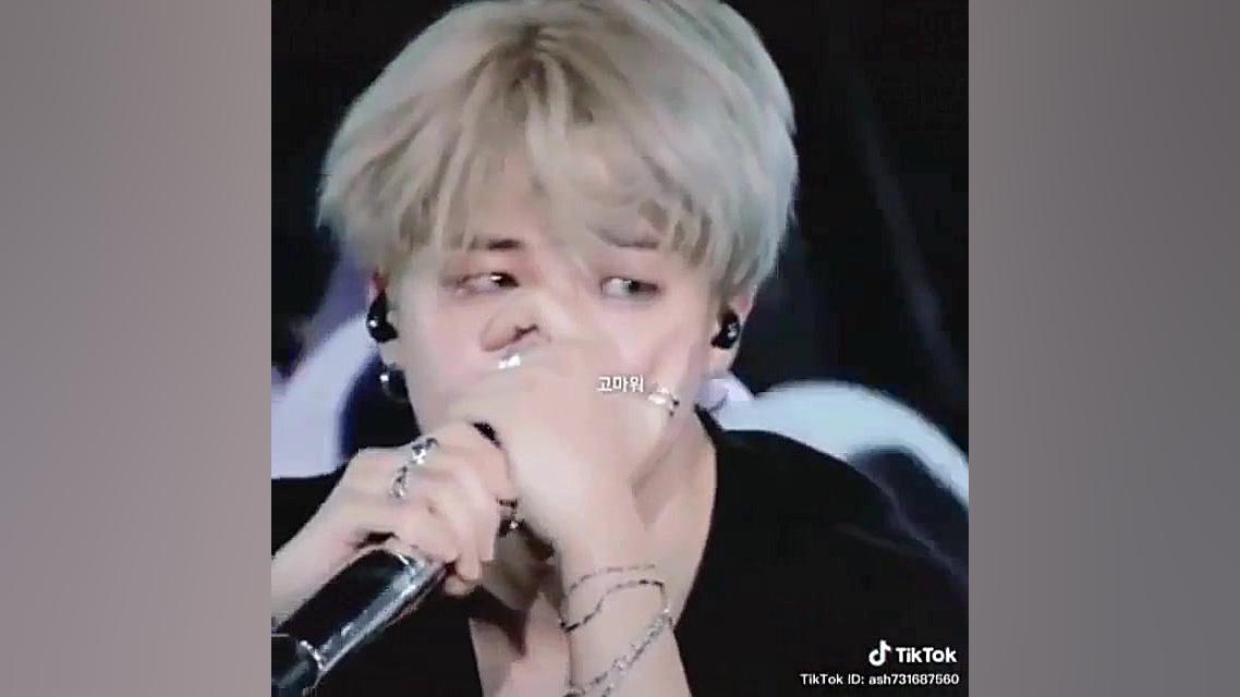 گریه کردن بی تی اس