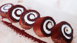 رولت خامه ای شکلاتی قنادی در ت...