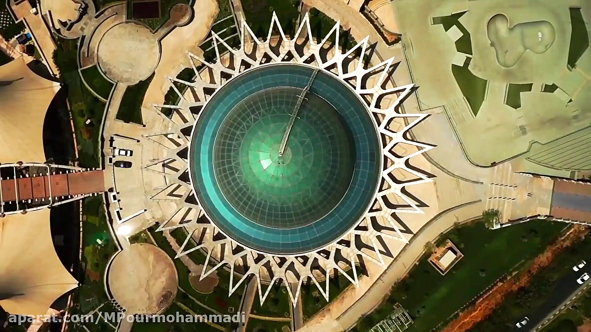 عشق اینجاست با صدای: اشکان کما...