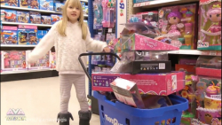 ایوا به خرید اسباب بازی برای ک...