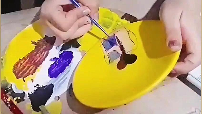 اموزش نقاشی روی بشقاب سفالی