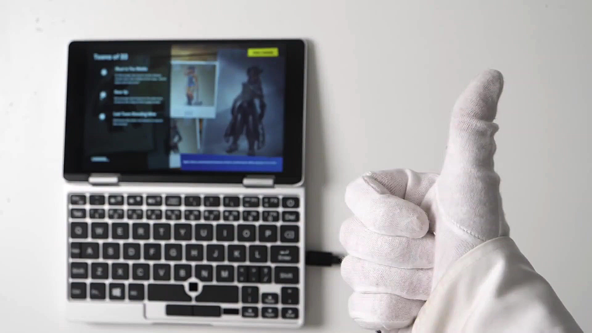 جعبه‌گشایی مینی لپ‌تاپ ۶۹۰ دلا...