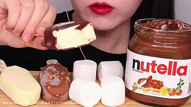 چآلش اسمر خوردن بستنی و نوتلآ♡...