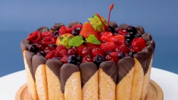 کیک آرایی و تزیین کیک و دسر