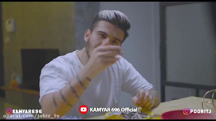 تکون بده کامیار و گیلاس باجناق...