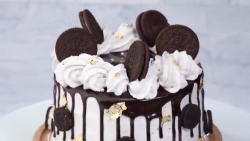 کیک آرایی و تزیین کیک و دسر