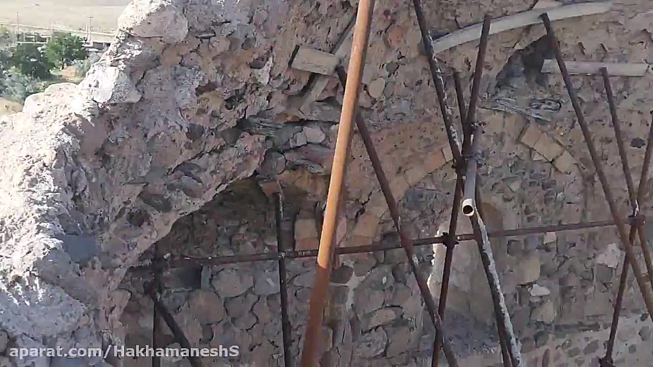 اینجا استان کرمان جاده ی انار...