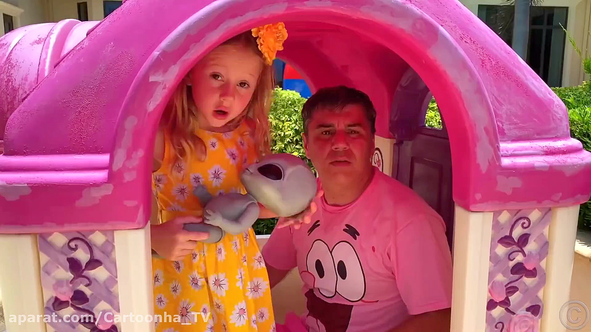 ناستیا بازی با اسباب بازی های...