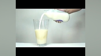 نوشابه انرژی زا با شیر چه می ک...