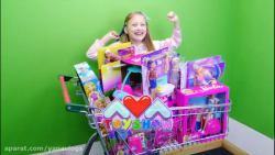 ایوا اسباب بازیهاشو باز میکنه...