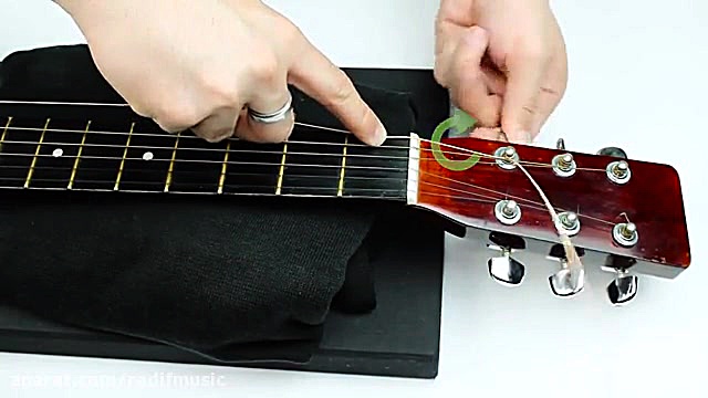 تعویض سیم گیتار آکوستیک (مرحله...