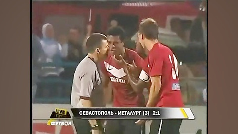 قبول کردن گل با دست توسط داور