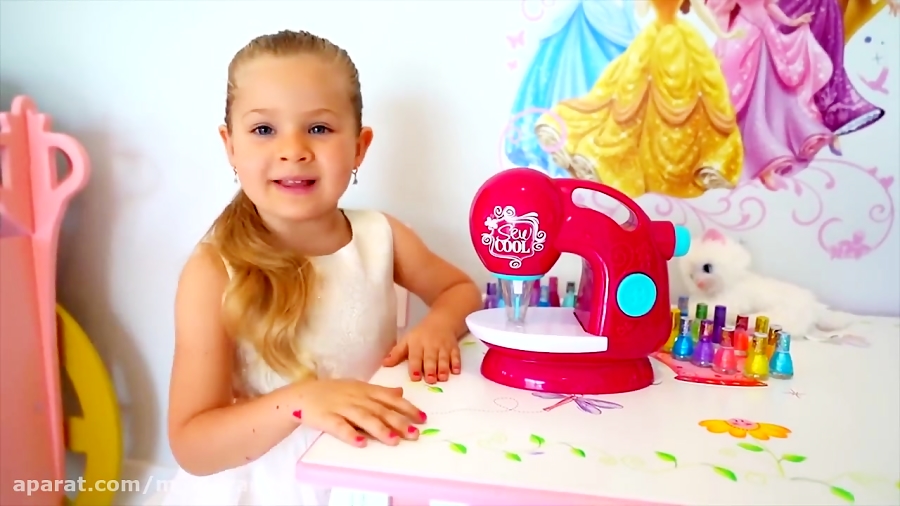 Diana Pretend Play with Toy Sewing machine 