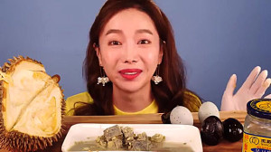 چالش اسمر (خوردن میوه های بد ب...