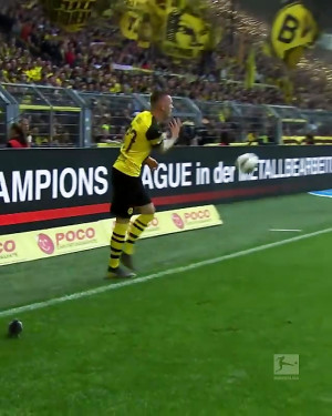 غذای ویژه در زمین فوتبال یا در...