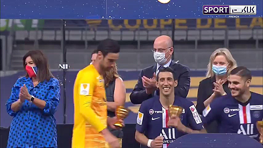 جشن قهرمانی پاری سن ژرمن در جا...