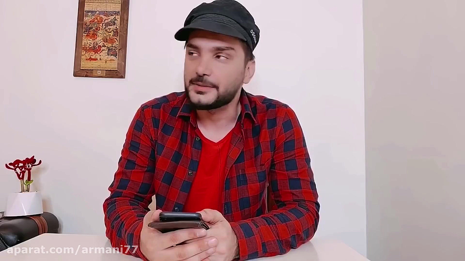 محسن ایزی در کافه و بقیه ماجرا