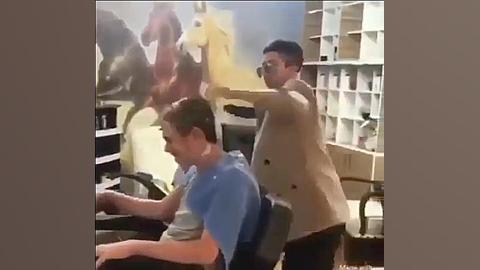 کتک زدن مشتری توسط ارایشگر