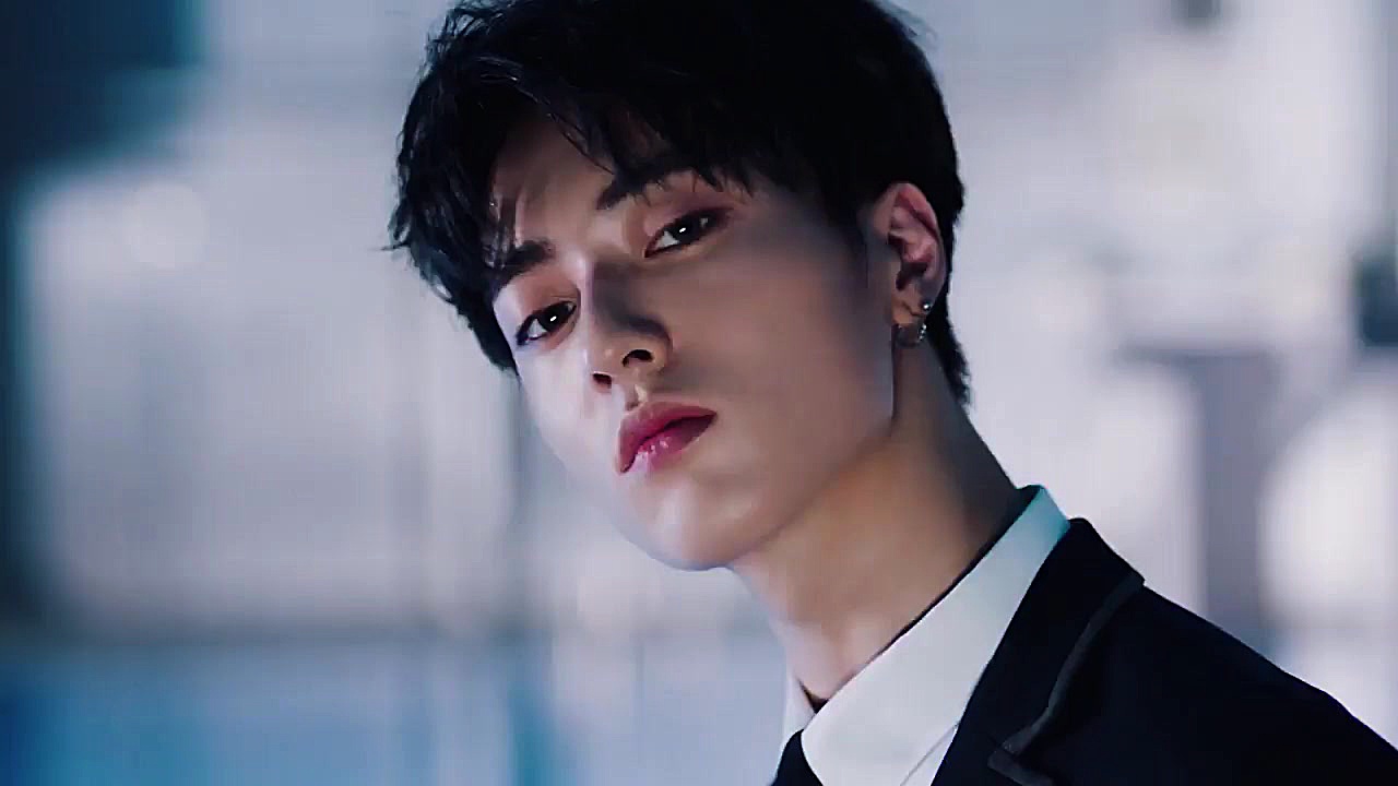 موزیک ویدیو boy از treasure.....