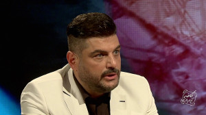 سام درخشانی : در جدی بازی کردن...
