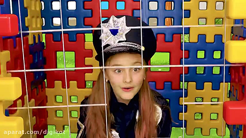 ساشا و مکس  ساشا پلیس می شود...