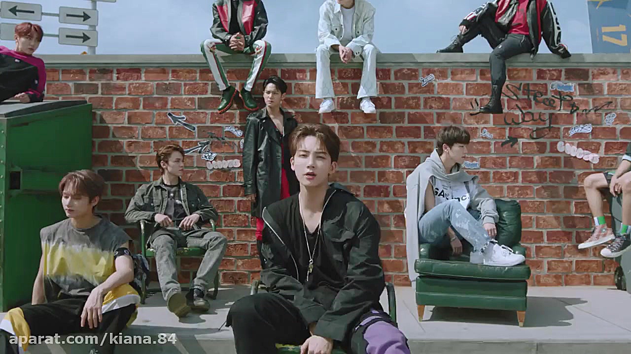 SEVENTEEN left and right