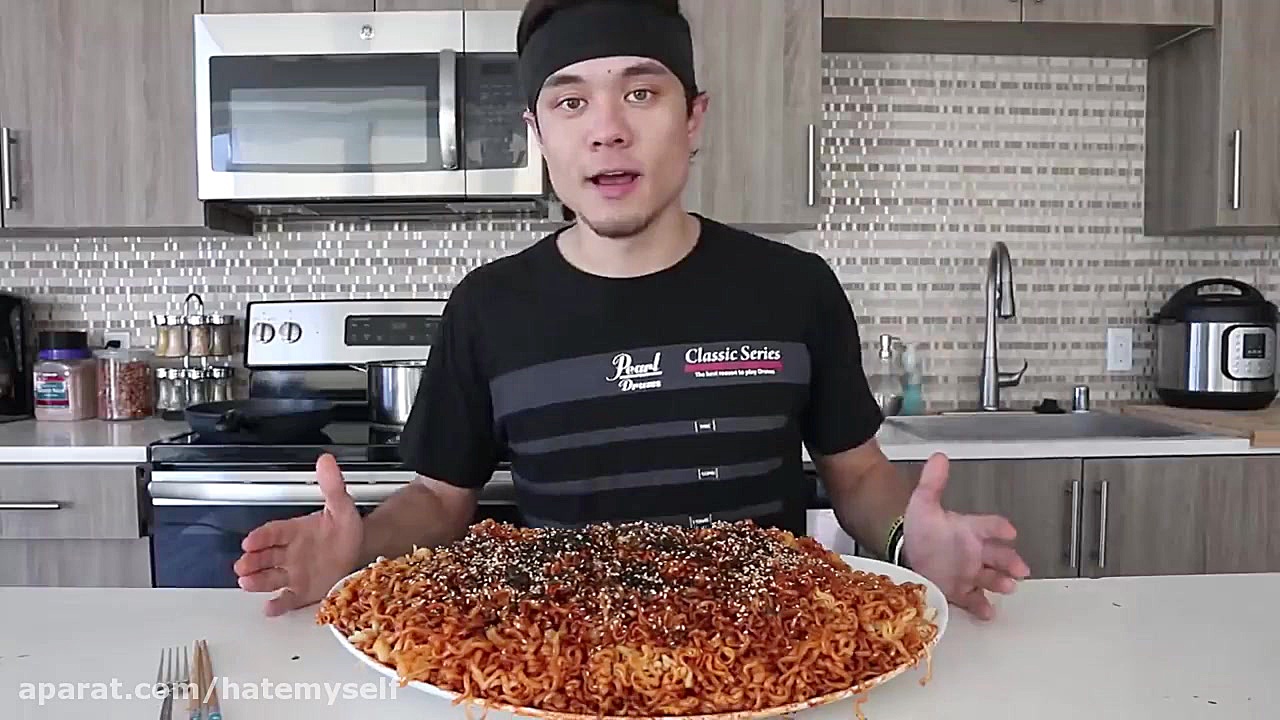 خوردن ۱۵ نودل تند کره ای در کم...