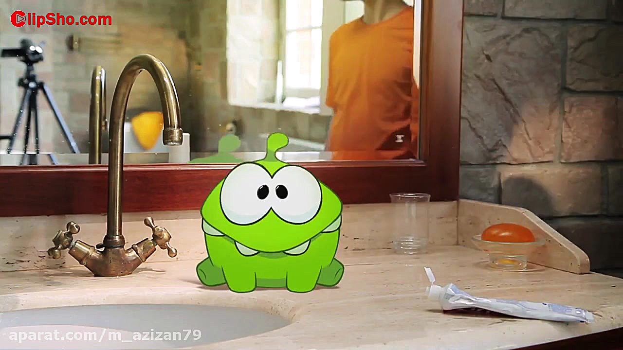 کارتون اوم نوم زمان حمام