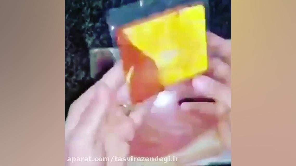 سابیدن زعفران با قاشق