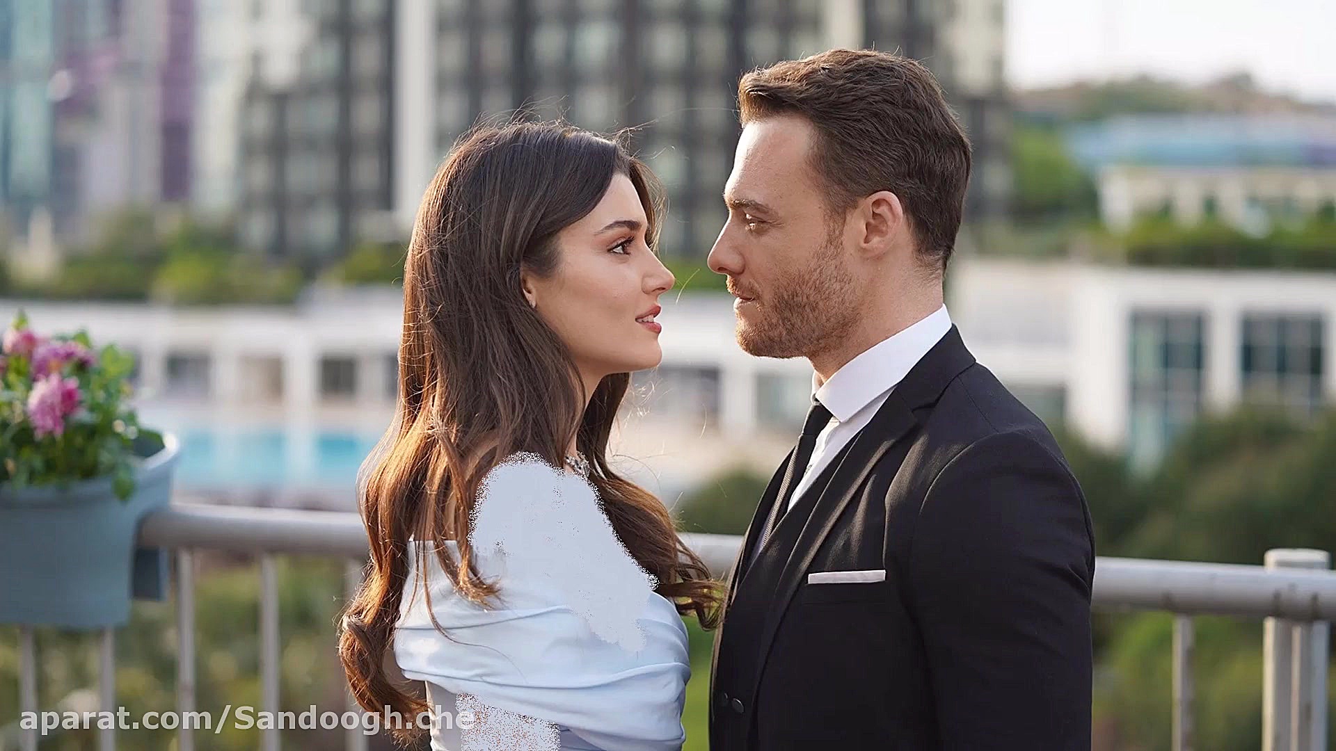 سریال تو در خانه‌ام را بزن قسم...