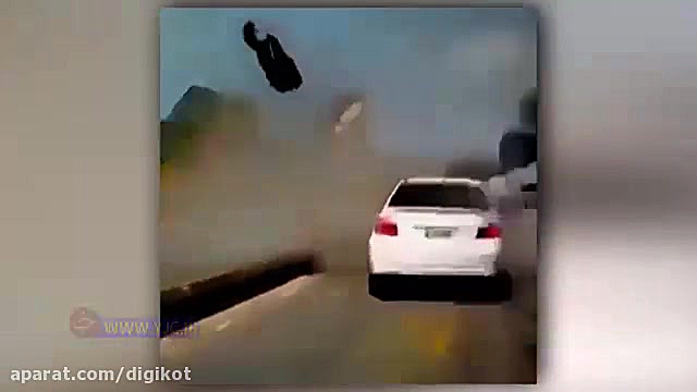 واژگونی پیاپی و خوفناک یک خودر...