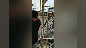 سیاه پوش کردن فضای مدرسه به من...