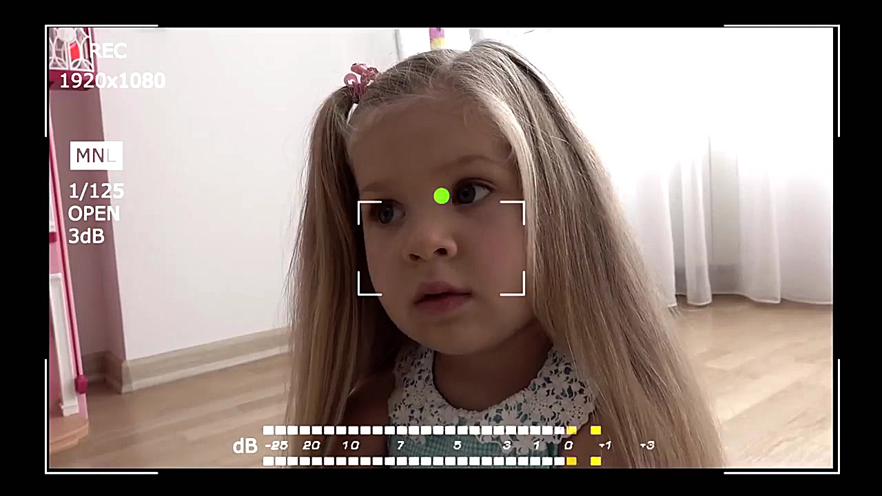 دیانا و اسباب بازی ها  خانه با...