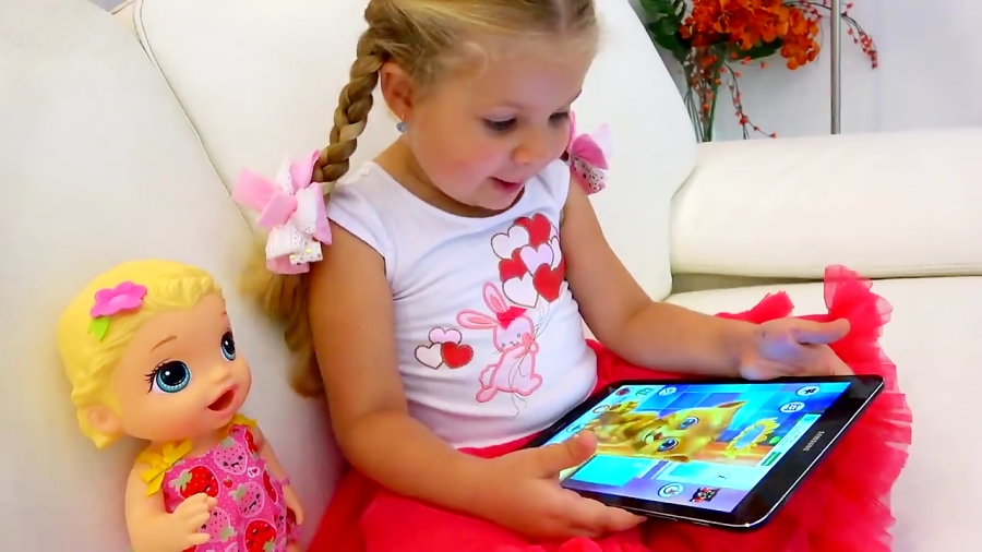 دیانا و اسباب بازی ها  یک روز...