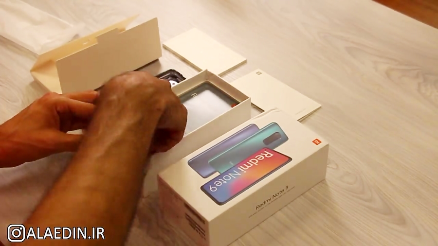 جعبه گشایی و بررسی گوشی شیاومی...