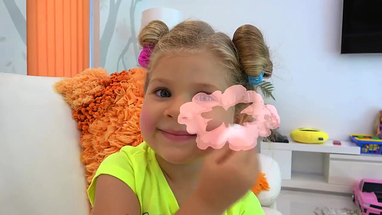 دیانا و اسباب بازی ها  لباس جد...