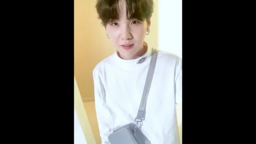 چالش لب‌خوانی با آهنگ Dynamite...