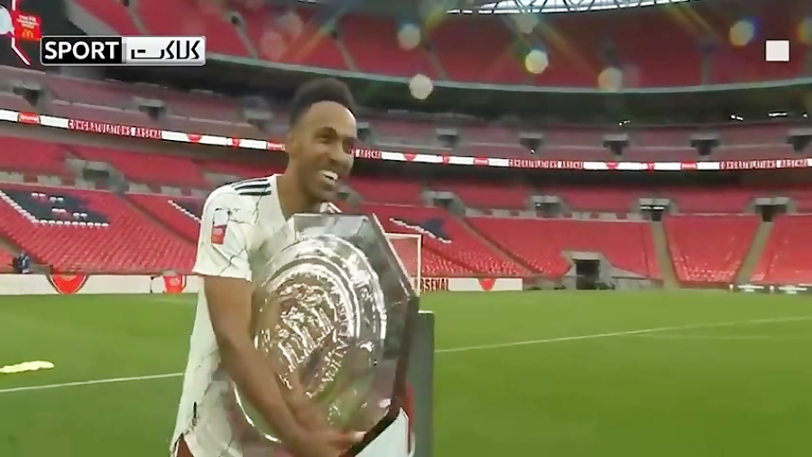 لحظه بالا بردن جام خیریه انگلی...