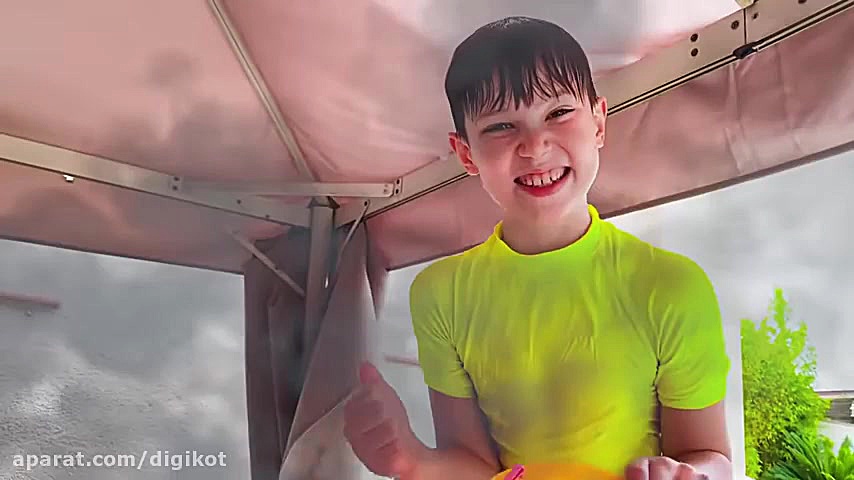 مکس و کتی  بازی های آبی با اسب...