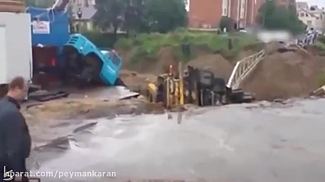 حوادث بیل مکانیکی و کامیون 1